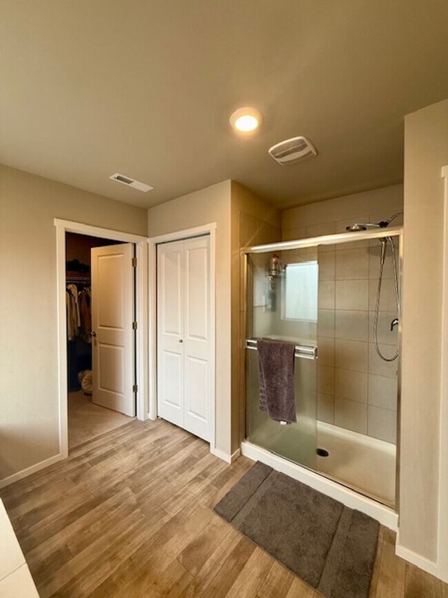 Building Photo - Spacious 4-Bedroom D.R. Horton Home – Grea...