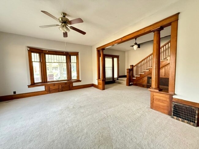 Building Photo - rh17