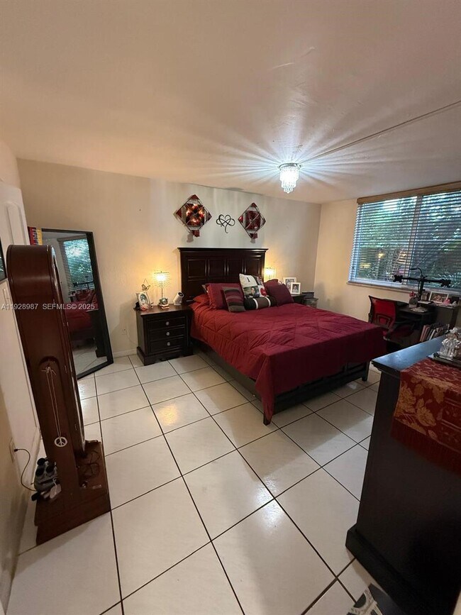 Building Photo - 4210 NW 79th Ave