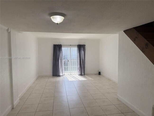 Building Photo - 6703 N Kendall Dr