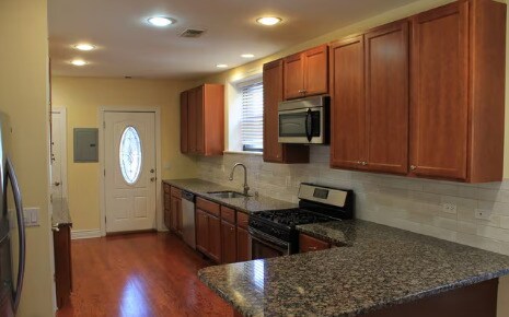 Building Photo - 6310 N Rockwell St