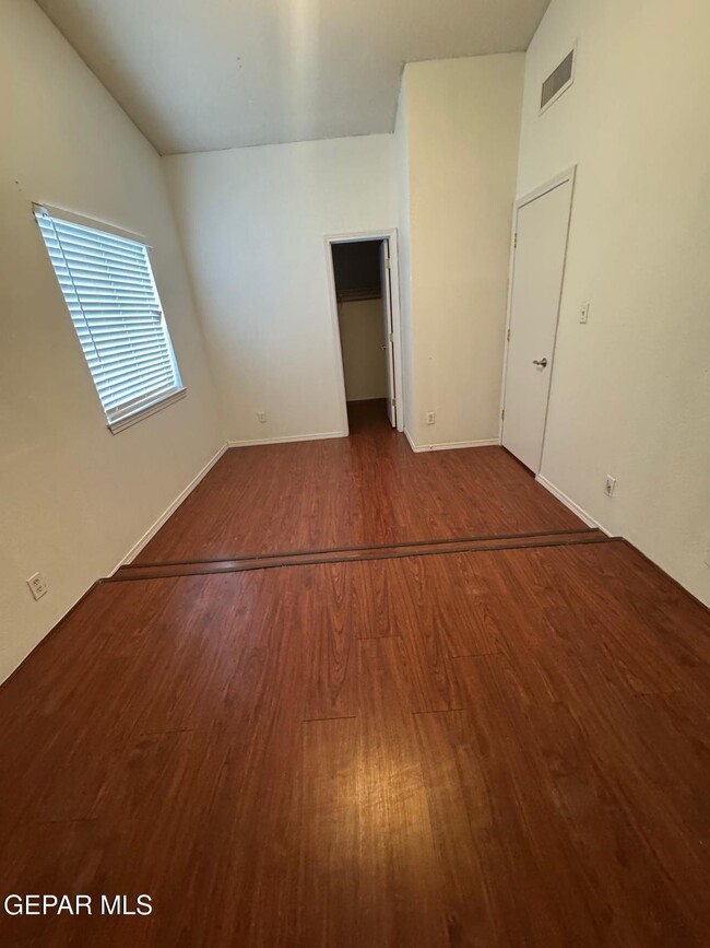 Building Photo - 3033 Tierra Humeda Dr
