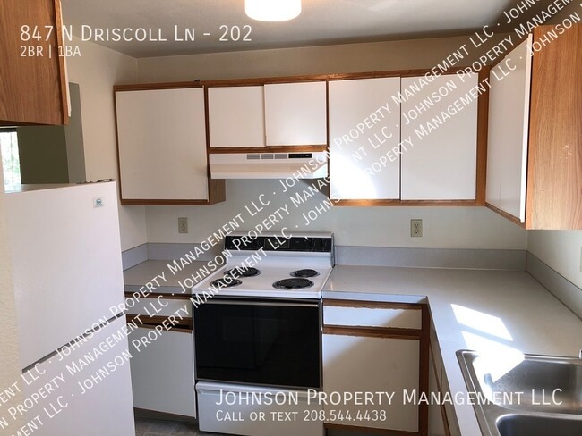 Building Photo - Nice upstairs apartment near Whitewater Pa...