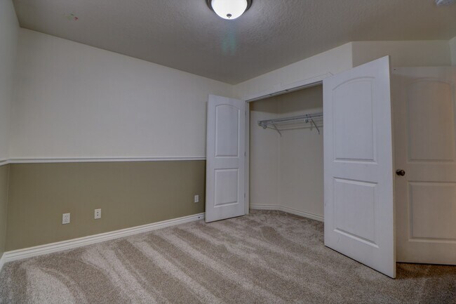 Building Photo - New reduced rent!
