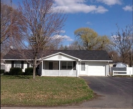 Building Photo - Gable