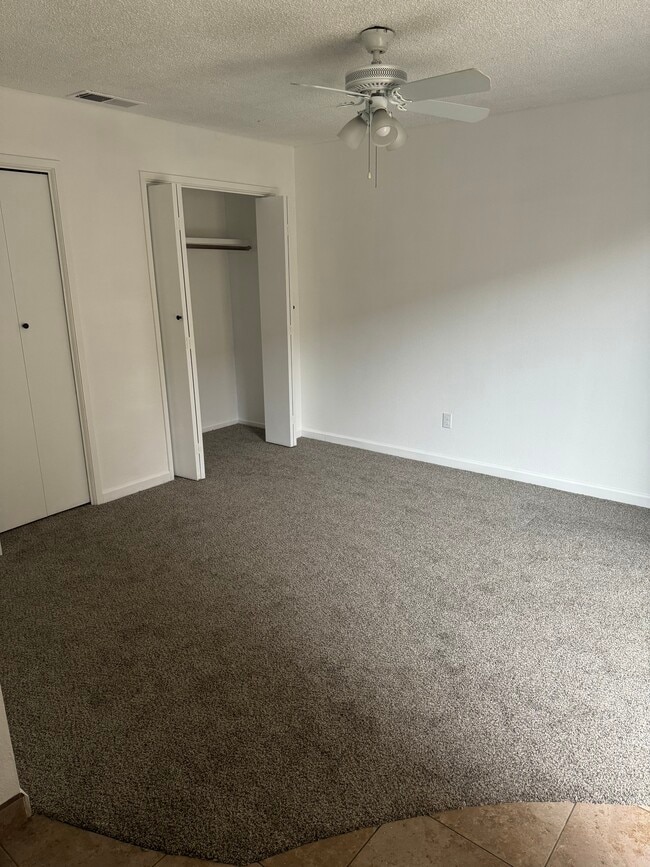 Building Photo - 1830 E Laura Ave