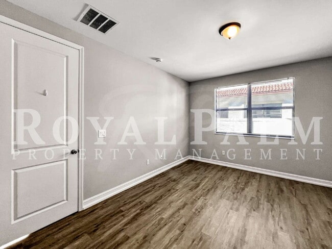 Building Photo - Big on Space, Smart on Layout — 3 bedroom 2.5 bath corner END UNIT pet-friendly townhouse!