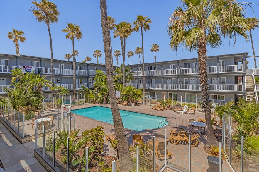 Building Photo - 1111 Seacoast Dr