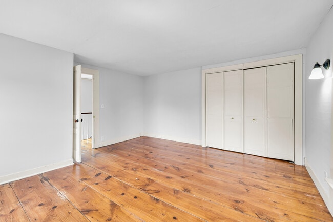 Building Photo - 1070 Enfield St