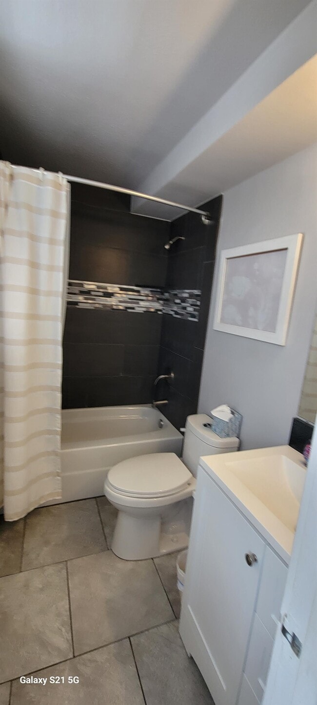 Building Photo - 84 Pukihae St