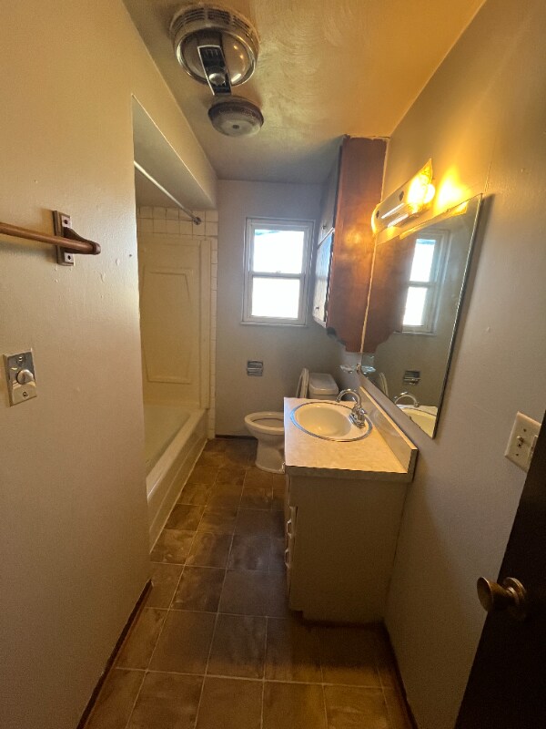 Building Photo - 515 E Staat St