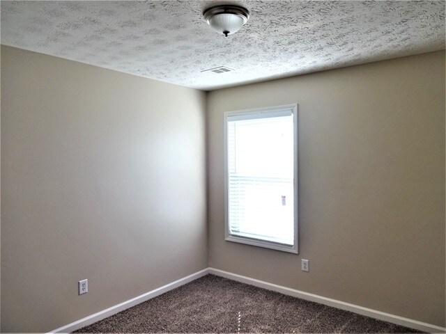 Building Photo - 1550 Summit Pond Cir