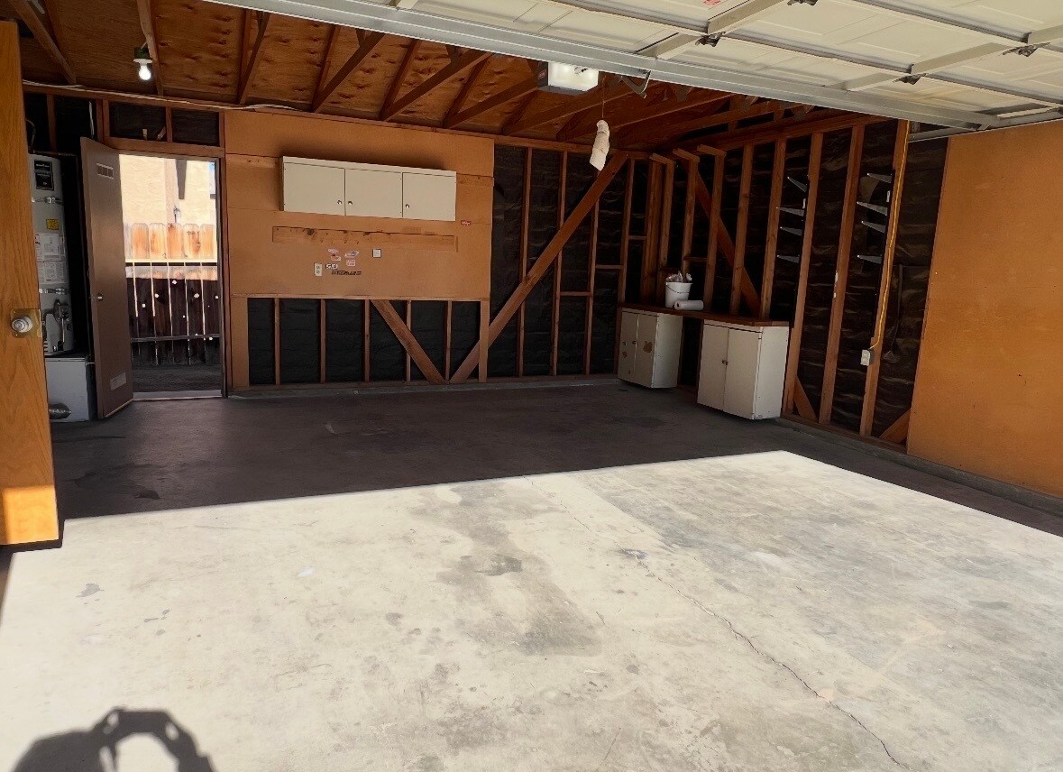 Building Photo - 408 W Felspar Ave