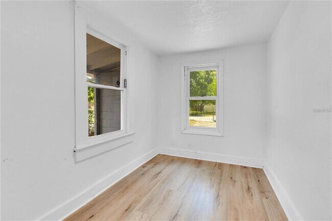 Building Photo - 1029 Colyer St