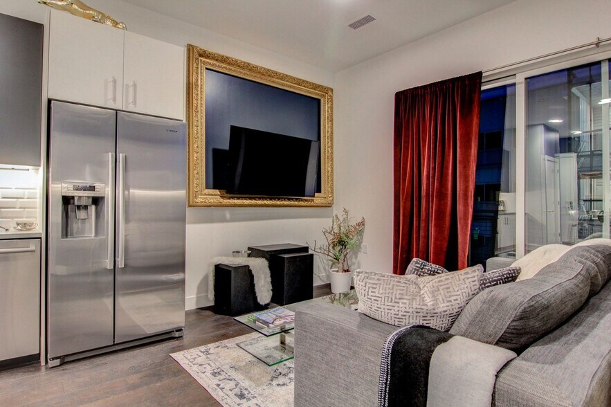 Building Photo - 2550 Lawrence St