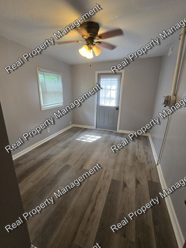 Building Photo - Updated Three Bedroom Ranch
