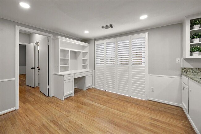 Building Photo - 627 Chadbourne Ct