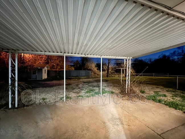 Building Photo - 106 Thompson Dr