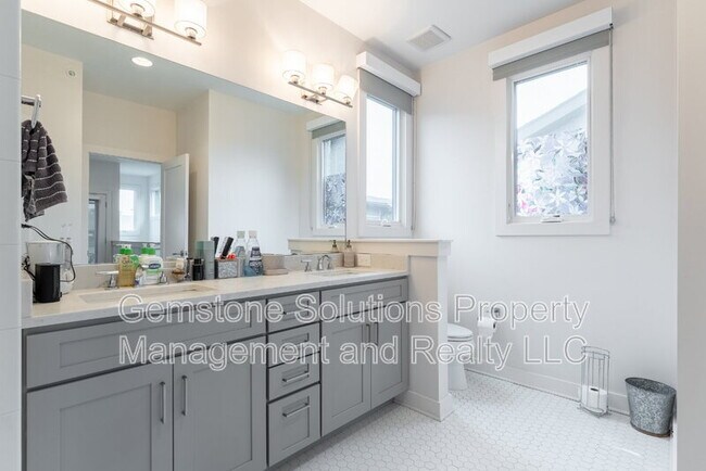 Building Photo - 815 Melpark Ct