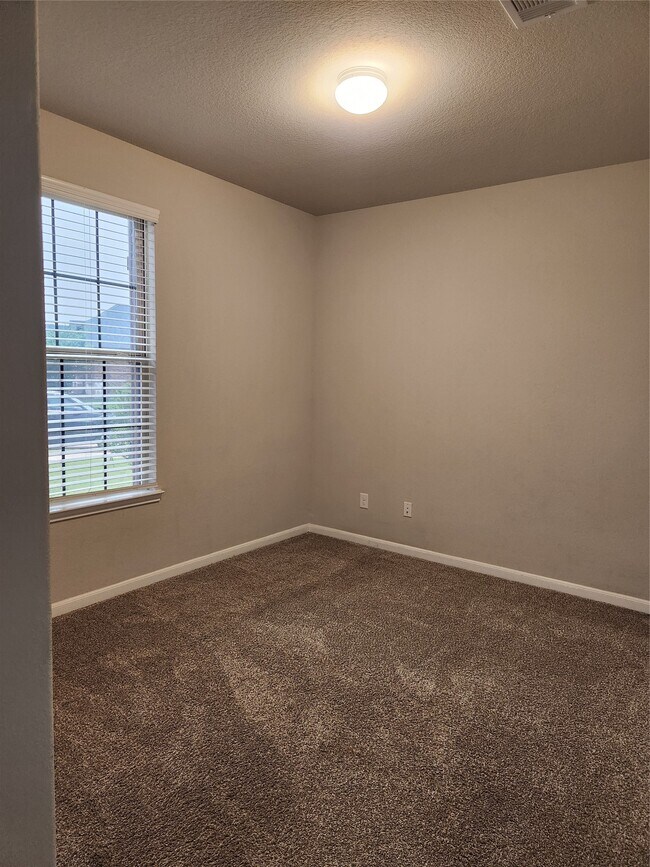 Building Photo - 8519 Golden Field Dr