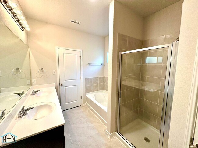 Building Photo - Spacious & Modern 5-Bedroom Rental Home in Riverstone at Westpointe!