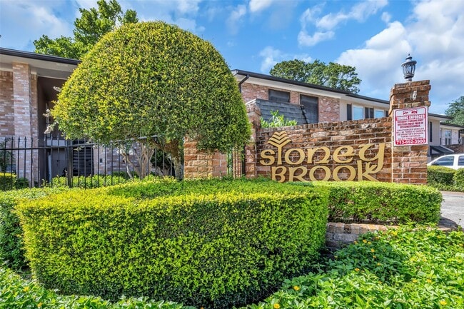 Building Photo - 1800 Stoney Brook Dr