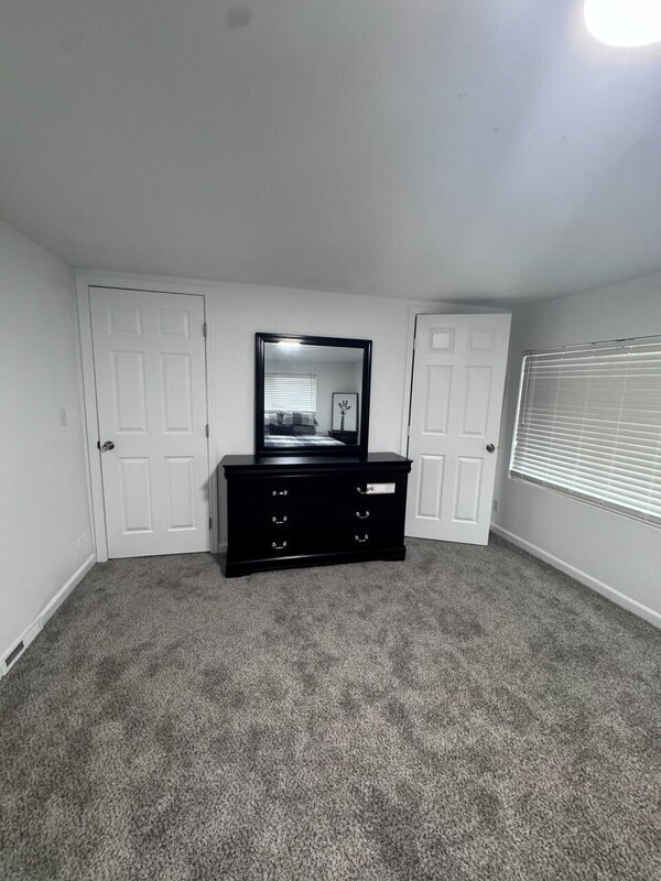 Building Photo - 2445 Town Cir