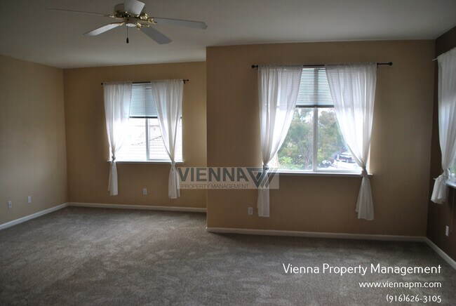 Building Photo - Beautiful 4 Bedroom + Study in Desirable N...