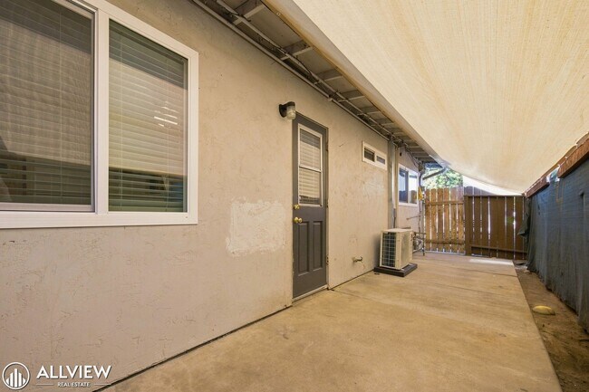 Building Photo - 1245 Lyons Ln