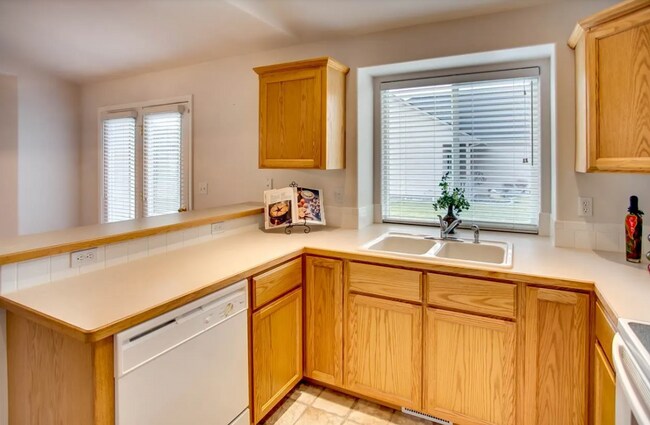 Building Photo - Terrific Home In Amazing Neighborhood!
