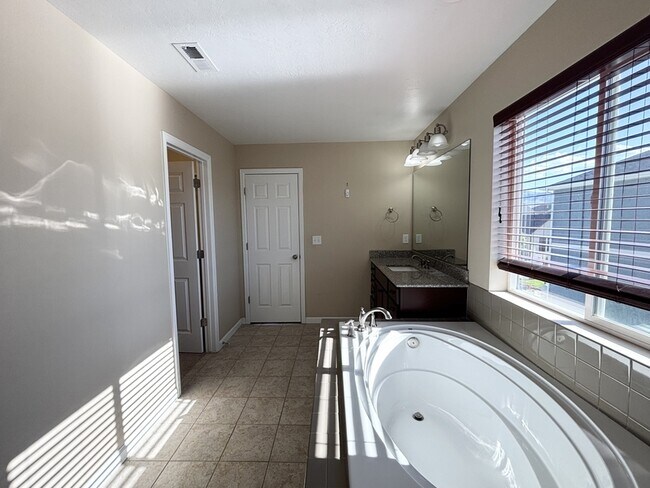Building Photo - 3859 W Young Lucerne Cir