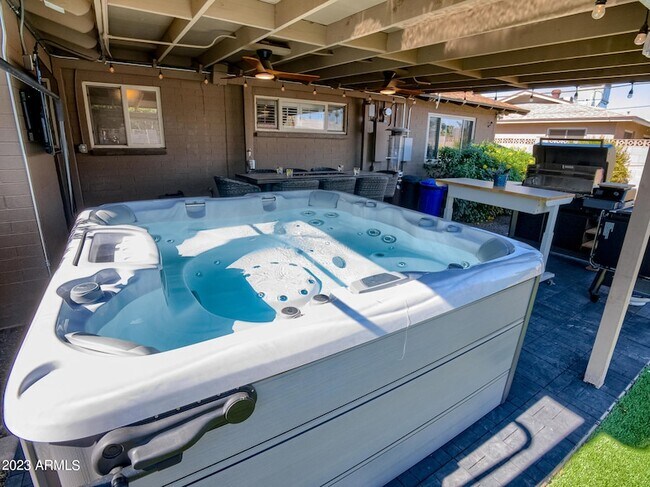 Building Photo - 2301 N 81st Pl