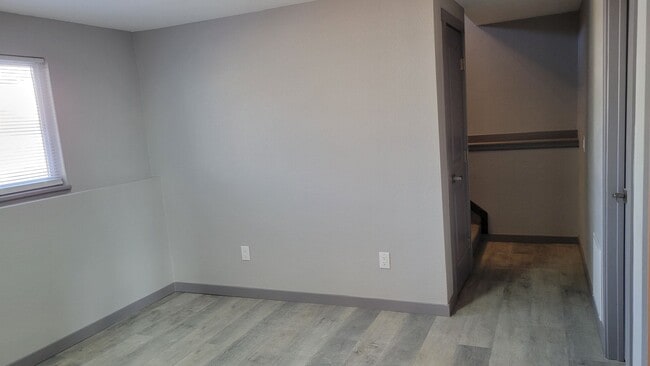 Building Photo - 4 Bedroom, 1.75 Bathroom - Freshly Updated! Available Now!