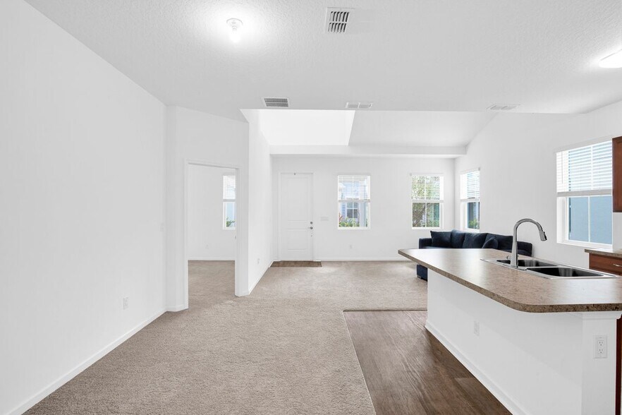 Building Photo - 513 High Tide Ln