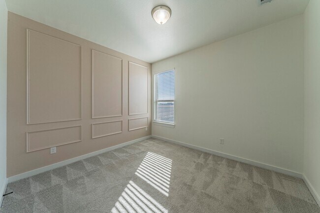 Building Photo - 1110 Stallion Ln