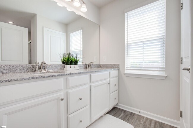 Building Photo - 100 McGuires Pl