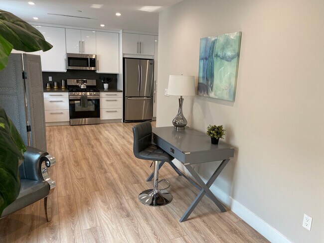 Building Photo - 662 Salem St