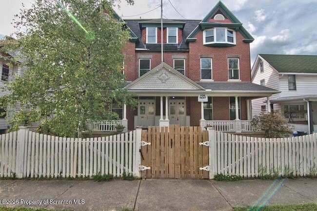 Building Photo - 533 Quincy Ave