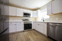 Building Photo - 2-Bedroom Duplex in SE Portland