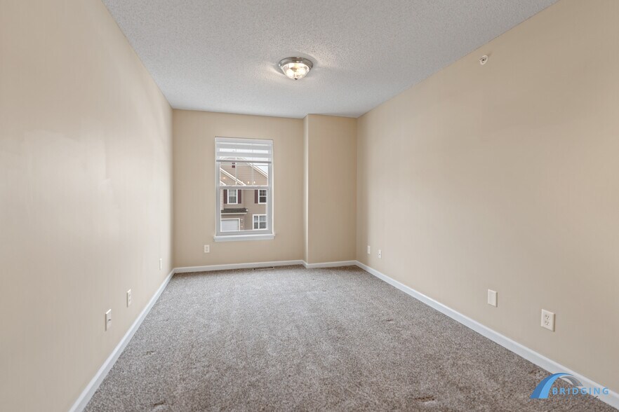 Loft Area - 5050 Holly Ln N
