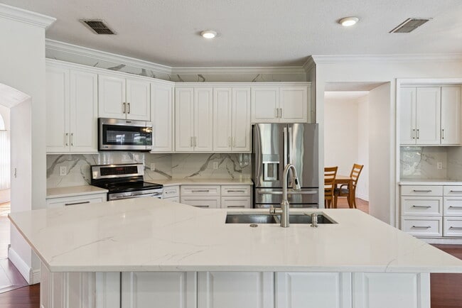 Building Photo - 4920 Hook Hollow Cir