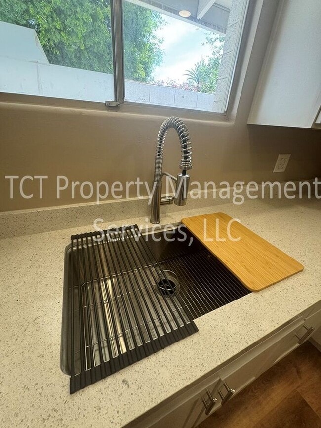 Building Photo - Fully Remodeled Duplex Near Downtown Chandler