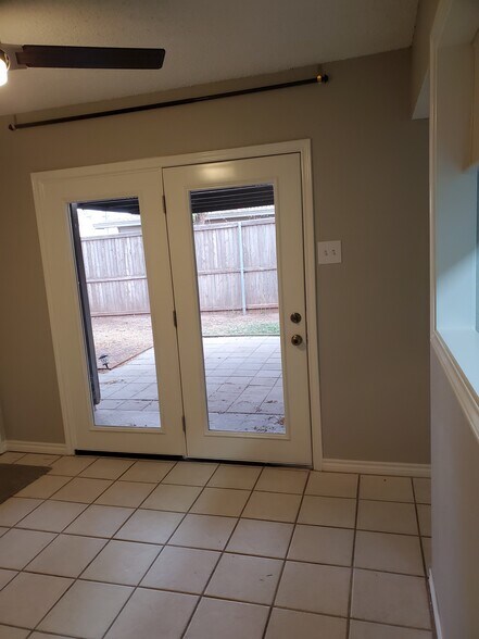 Breakfast nook, looking into backyard - 106 N Troy Ave