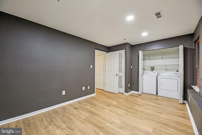 Building Photo - 633 Baystone Ct