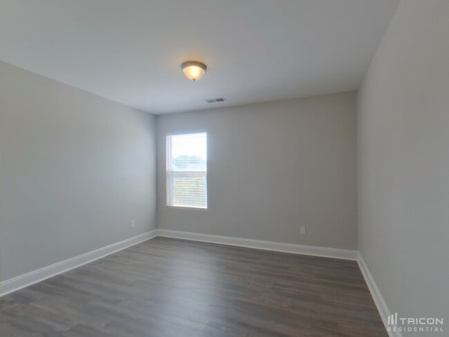 Building Photo - 4442 Vernon Cir SE