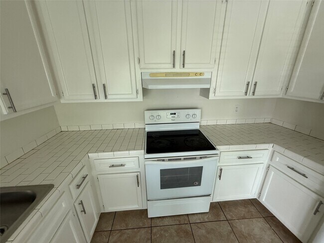 Building Photo - 2724 Crossview Dr