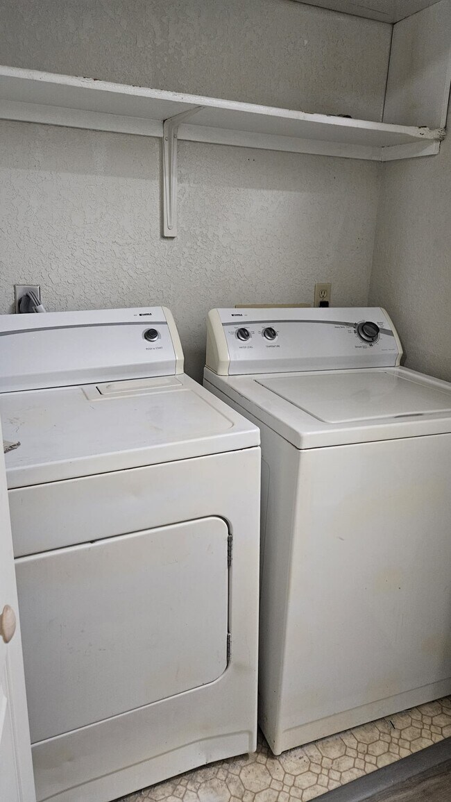 Washer/Dryer - 1202 Thorpe Ln