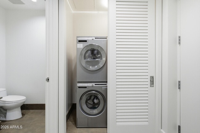 Building Photo - 15215 N Kierland Blvd