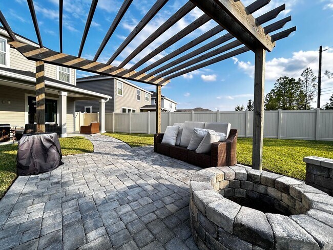 Building Photo - ? Immaculate 4 Bedroom, 3 Bath Home in Sto...