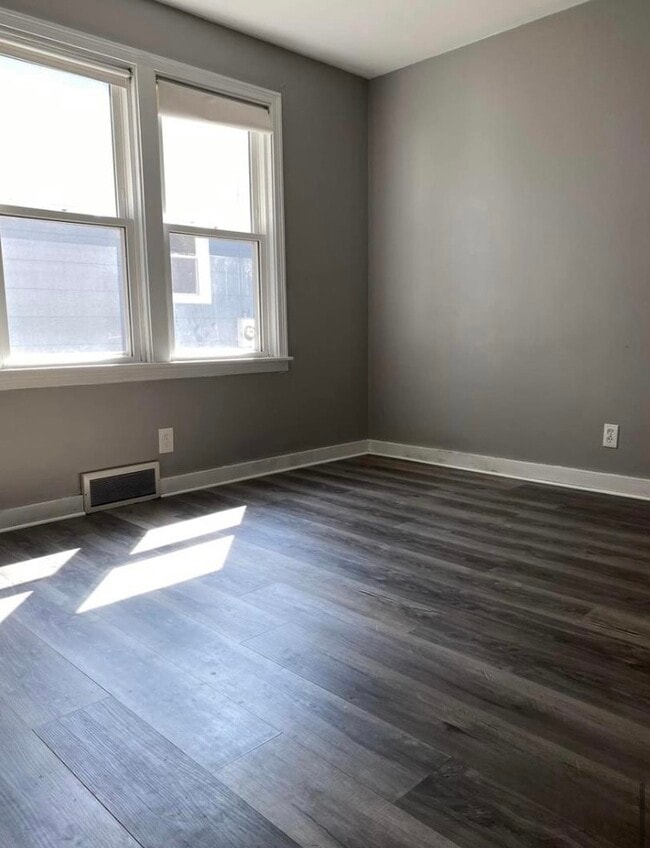 Building Photo - 31 Savona St